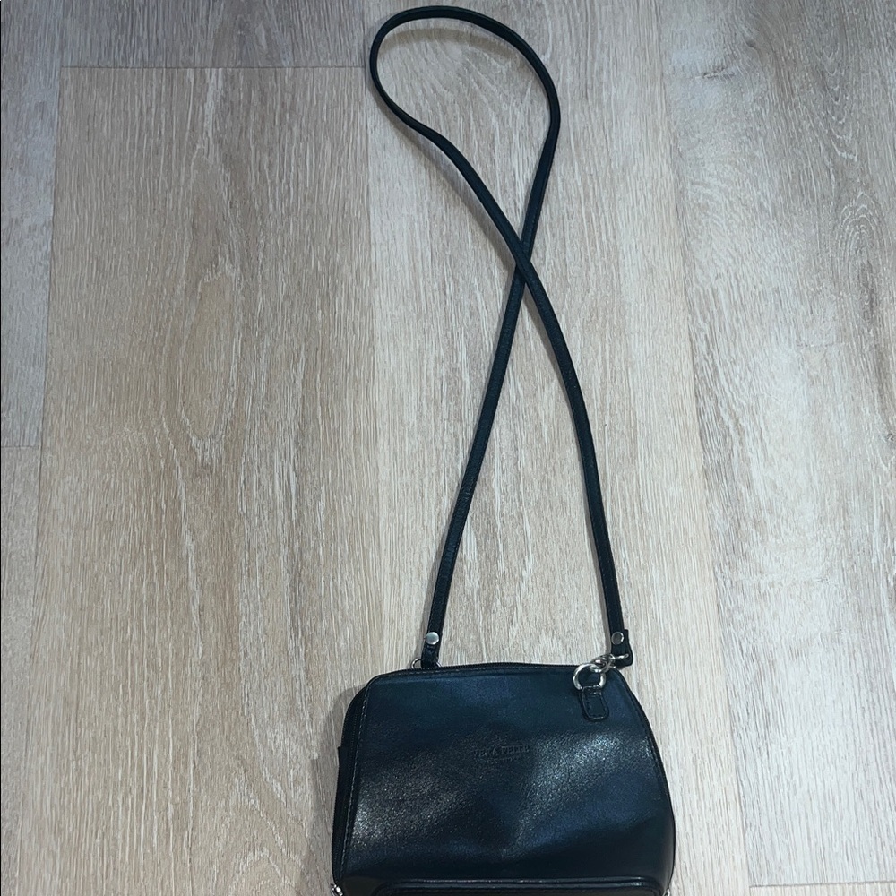 Vera Pelle Black Leather Crossbody Bag